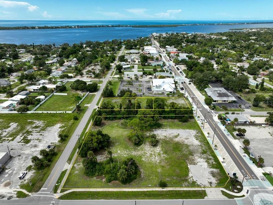 待售: $3,850,000 (2.24 acres)