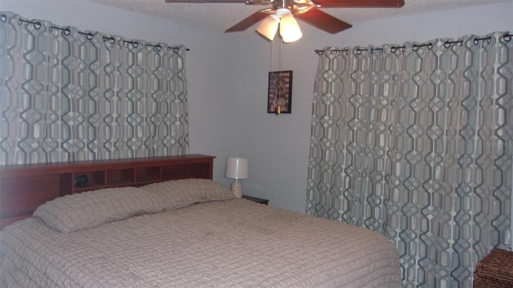For Rent: $1,300 (2 beds, 1 baths, 864 Square Feet)