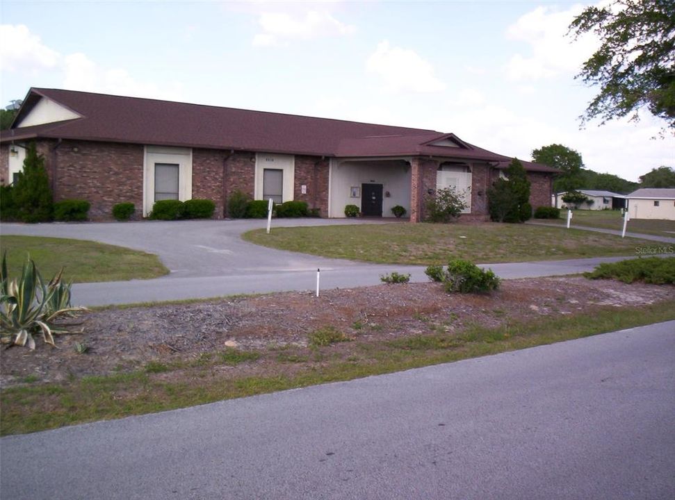 For Rent: $1,300 (2 beds, 1 baths, 864 Square Feet)