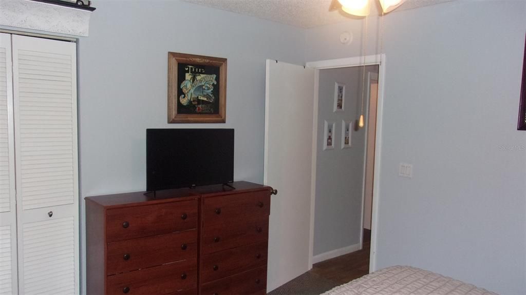 For Rent: $1,300 (2 beds, 1 baths, 864 Square Feet)