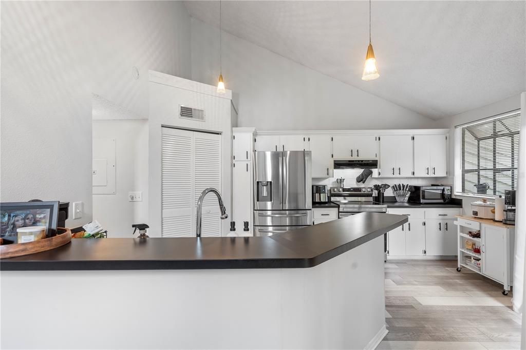 На продажу: $225,000 (2 спален, 2 ванн, 1580 Квадратных фут)
