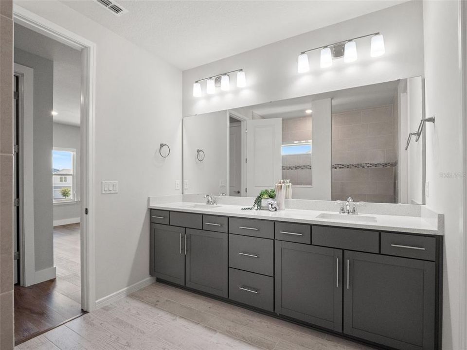 En Venta: $944,900 (5 camas, 4 baños, 3433 Pies cuadrados)