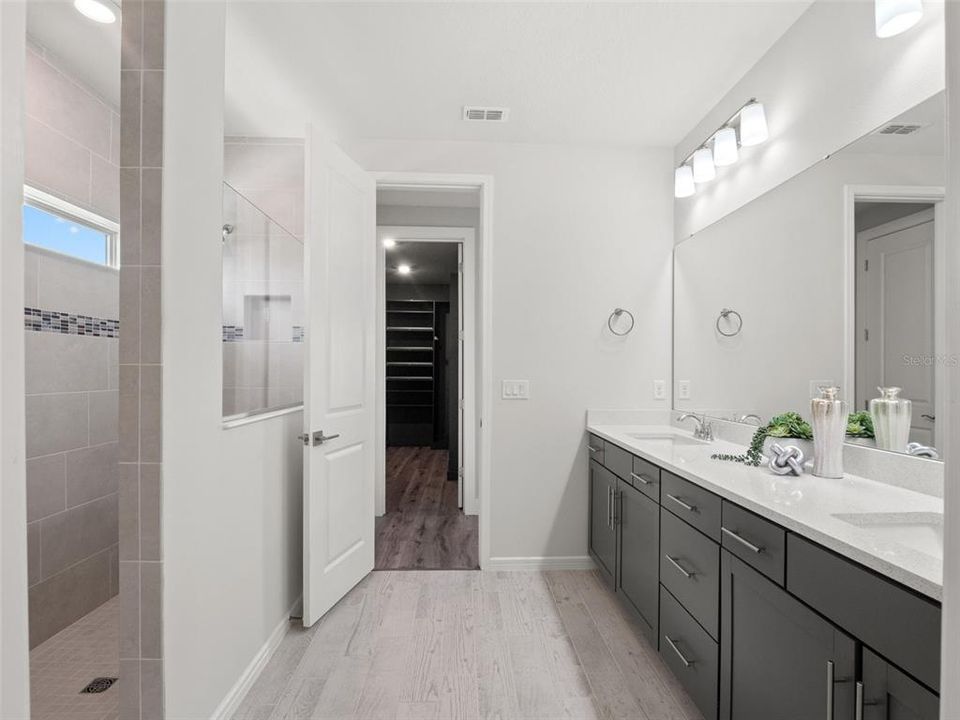 En Venta: $944,900 (5 camas, 4 baños, 3433 Pies cuadrados)