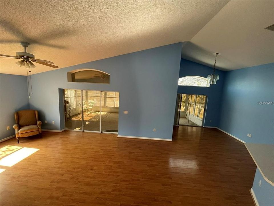 For Sale: $289,900 (3 beds, 2 baths, 1842 Square Feet)