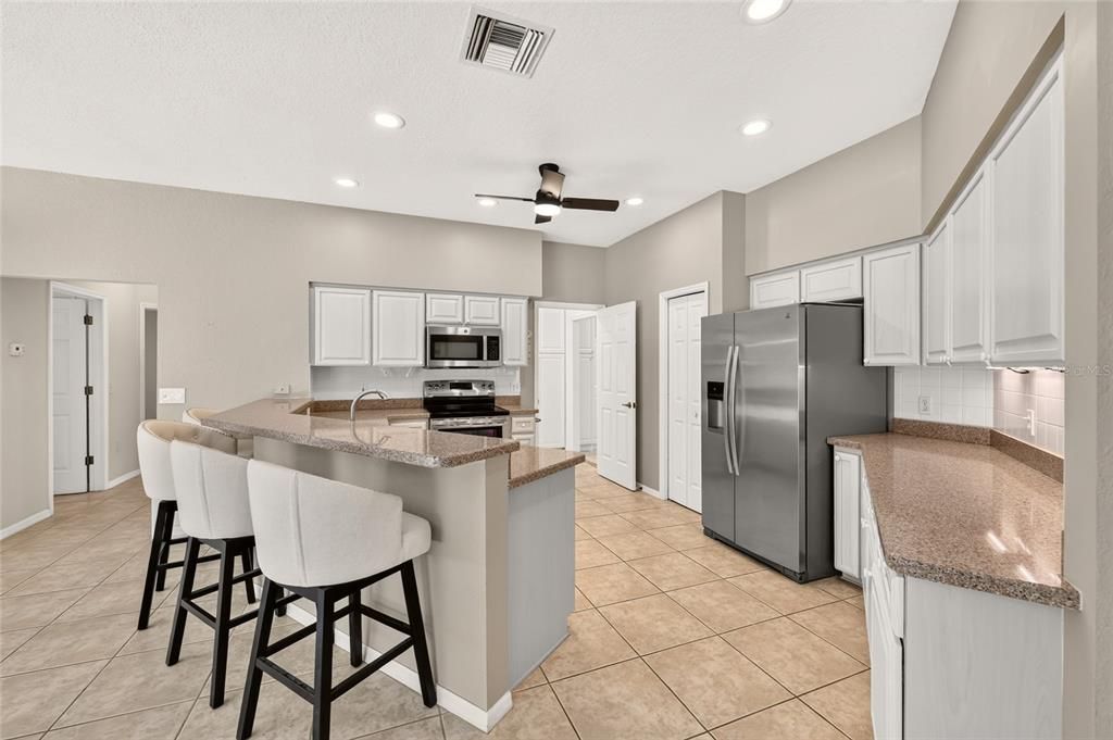 For Sale: $530,000 (3 beds, 3 baths, 2830 Square Feet)