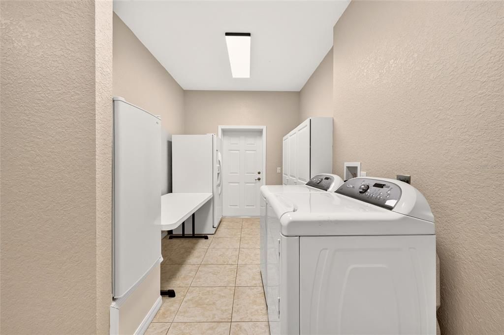 For Sale: $530,000 (3 beds, 3 baths, 2830 Square Feet)