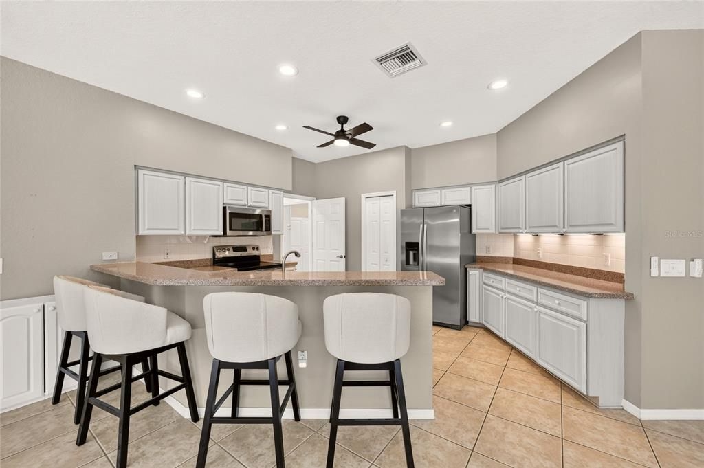 For Sale: $530,000 (3 beds, 3 baths, 2830 Square Feet)