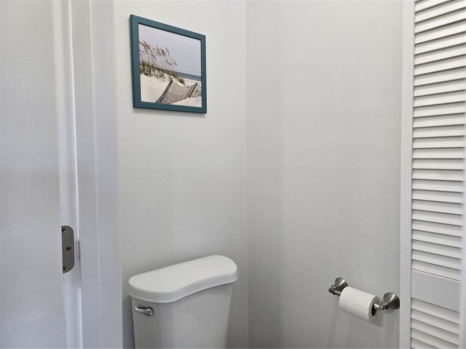 For Sale: $235,000 (2 beds, 1 baths, 860 Square Feet)