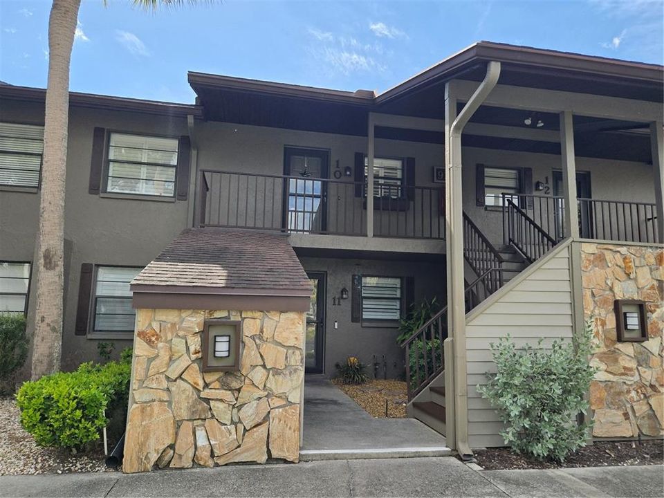 For Sale: $235,000 (2 beds, 1 baths, 860 Square Feet)