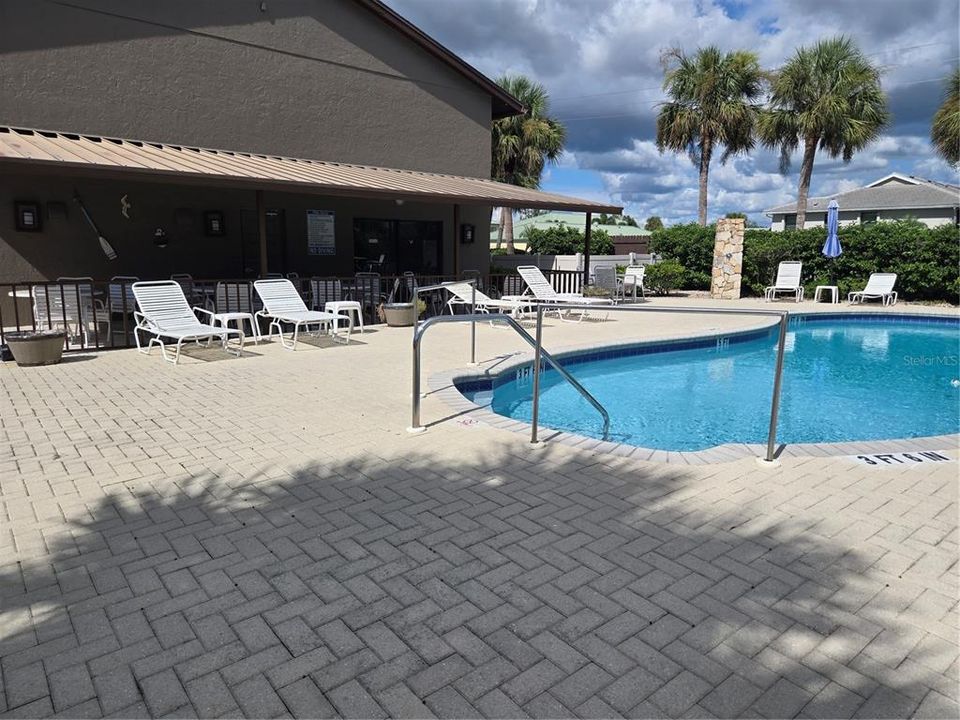 For Sale: $235,000 (2 beds, 1 baths, 860 Square Feet)