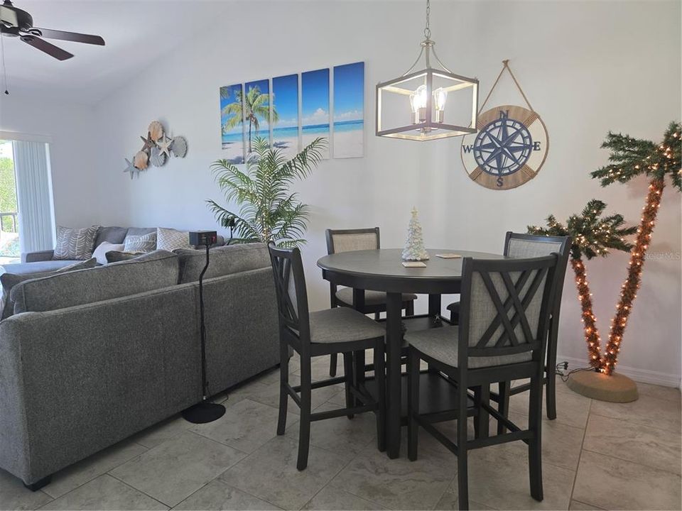 For Sale: $235,000 (2 beds, 1 baths, 860 Square Feet)