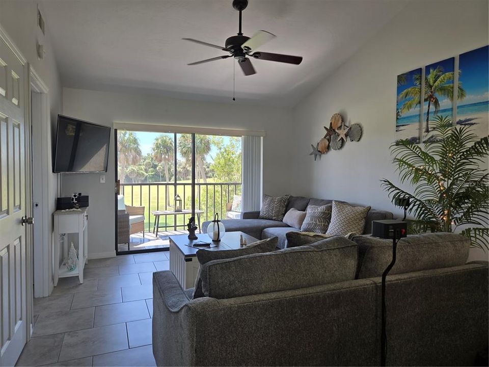 For Sale: $235,000 (2 beds, 1 baths, 860 Square Feet)