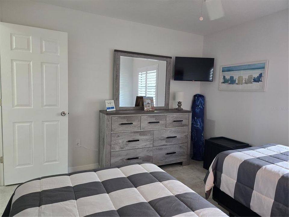 For Sale: $235,000 (2 beds, 1 baths, 860 Square Feet)