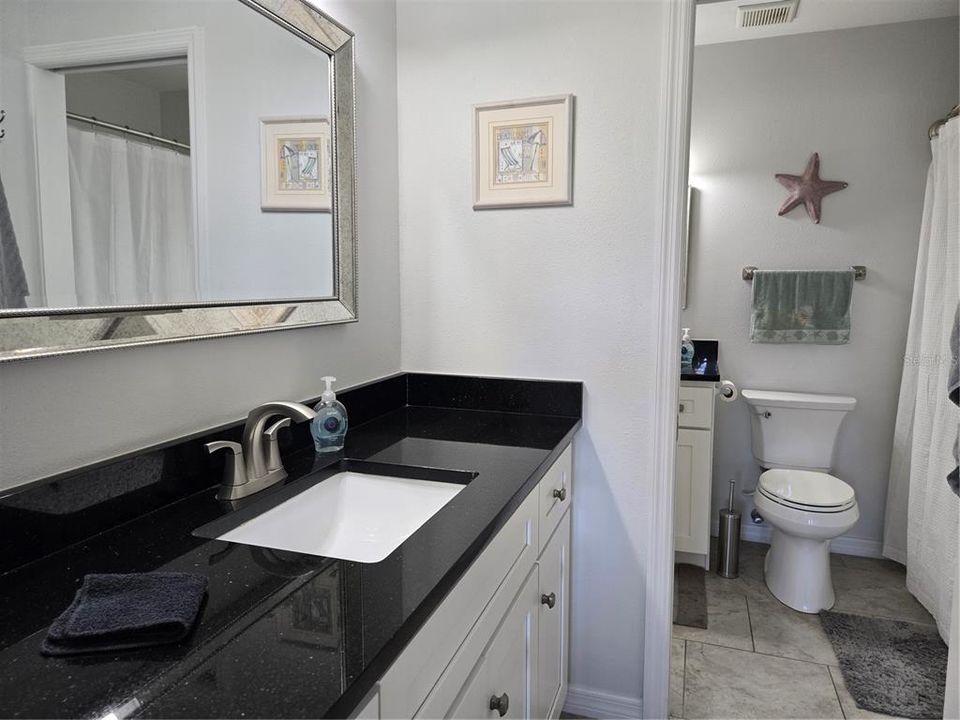 For Sale: $235,000 (2 beds, 1 baths, 860 Square Feet)