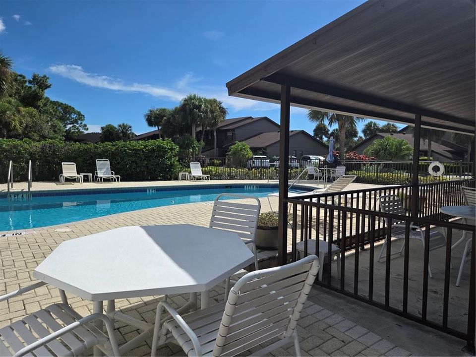 For Sale: $235,000 (2 beds, 1 baths, 860 Square Feet)