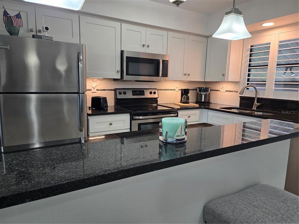 For Sale: $235,000 (2 beds, 1 baths, 860 Square Feet)