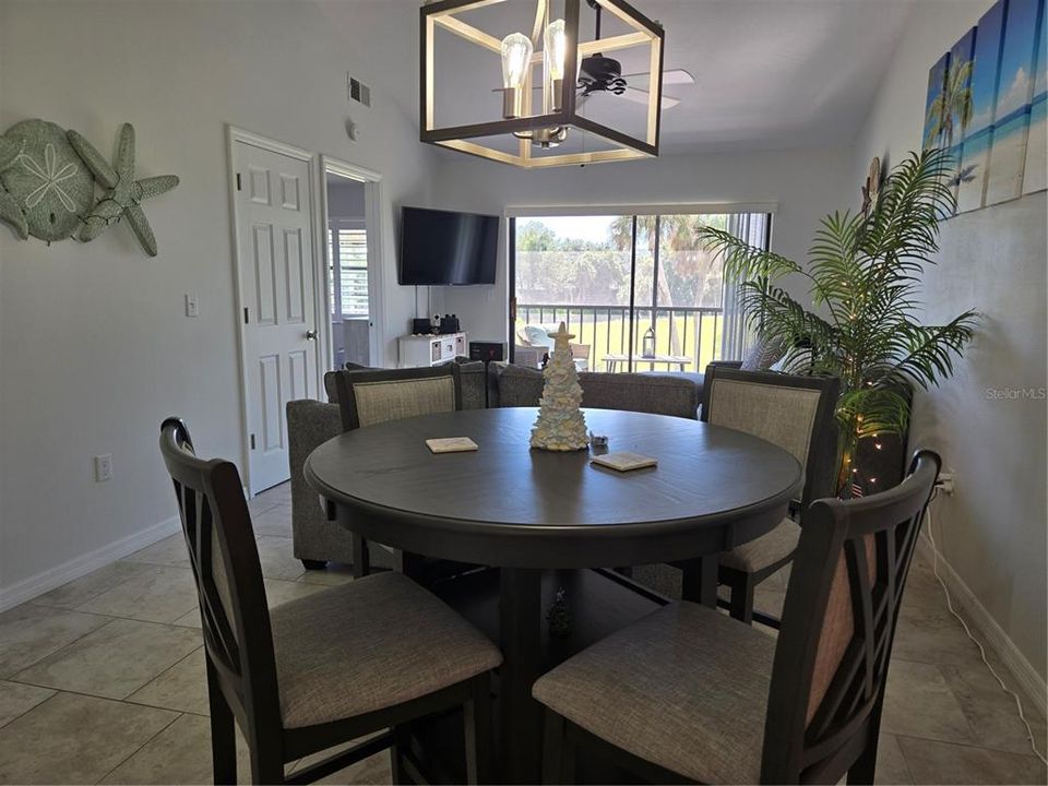 For Sale: $235,000 (2 beds, 1 baths, 860 Square Feet)