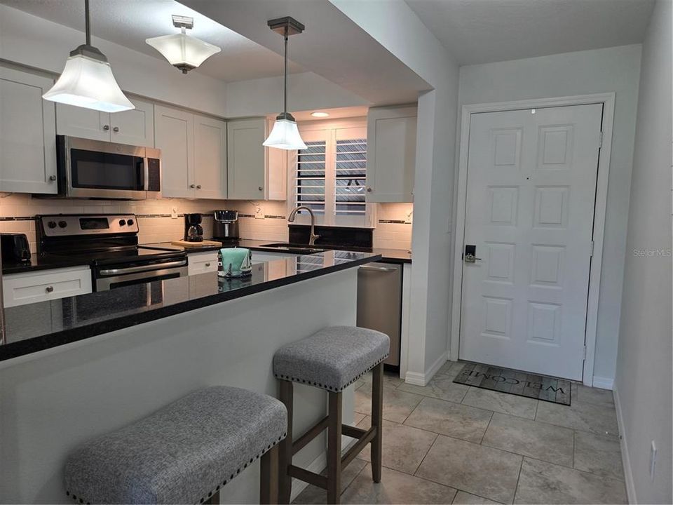 For Sale: $235,000 (2 beds, 1 baths, 860 Square Feet)
