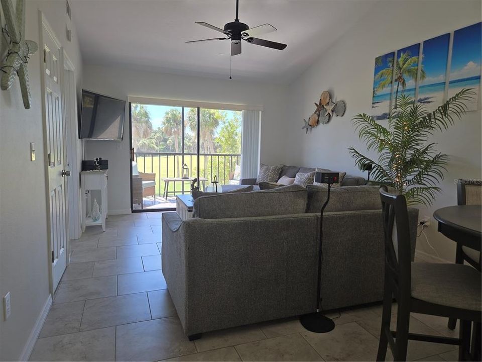 For Sale: $235,000 (2 beds, 1 baths, 860 Square Feet)