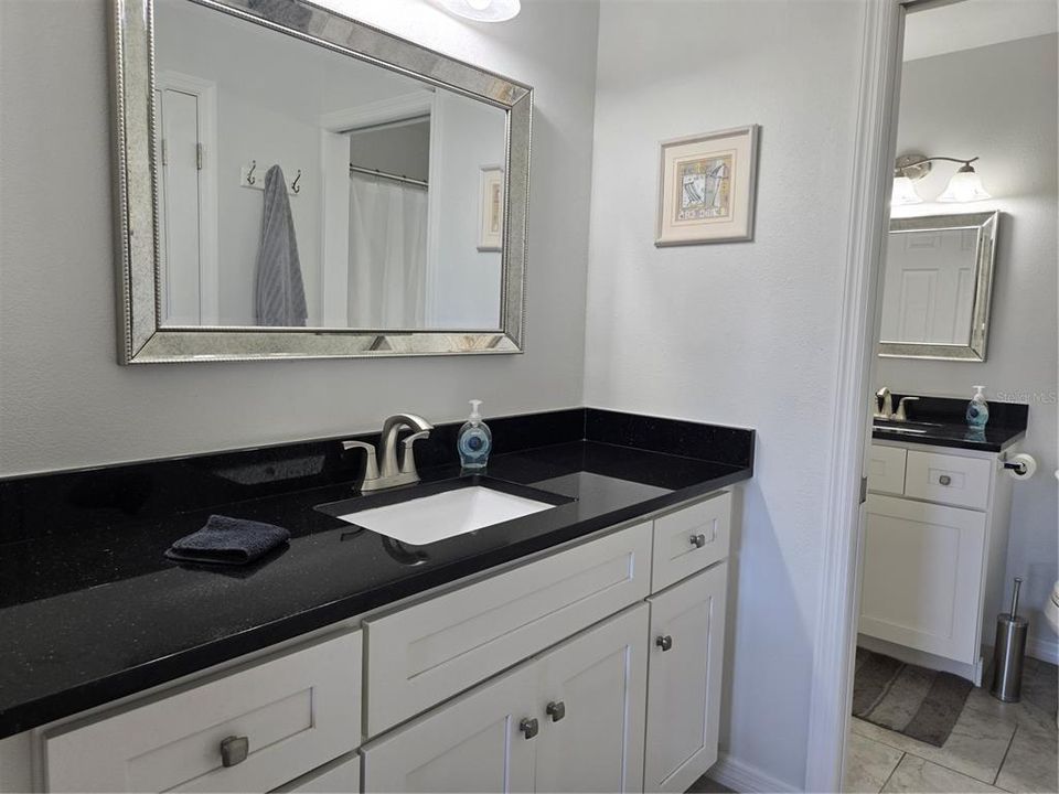 For Sale: $235,000 (2 beds, 1 baths, 860 Square Feet)