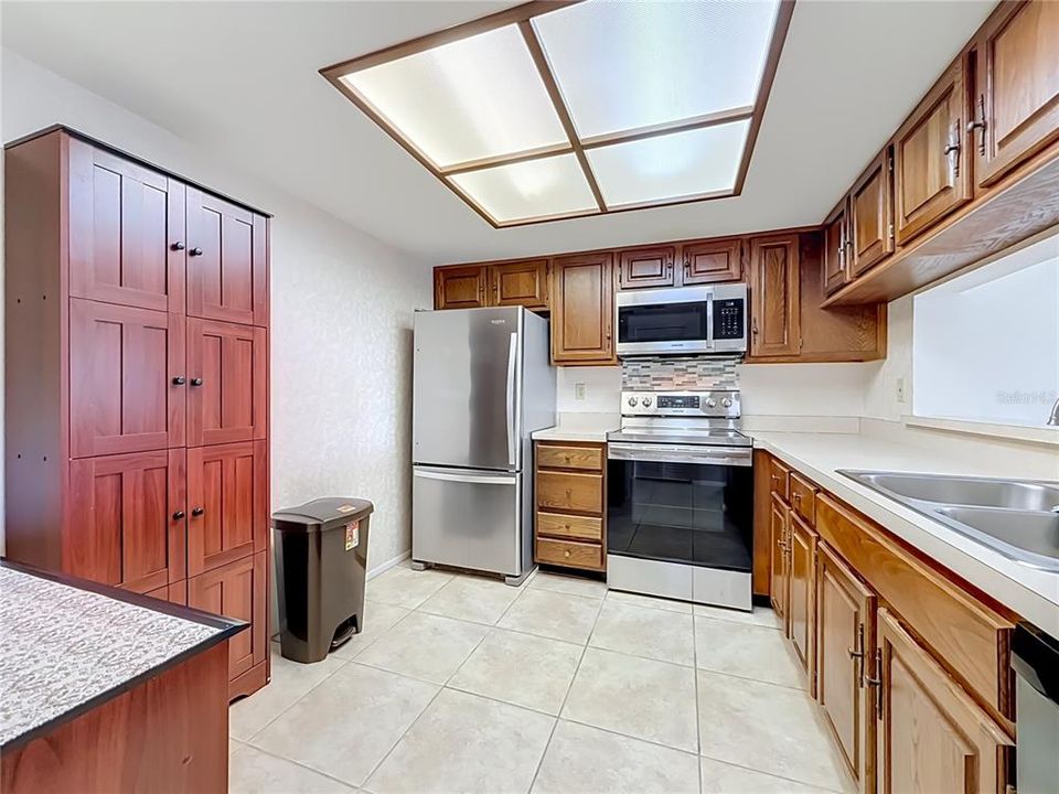 На продажу: $175,000 (2 спален, 2 ванн, 1095 Квадратных фут)