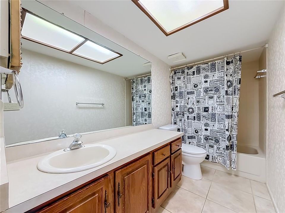 На продажу: $175,000 (2 спален, 2 ванн, 1095 Квадратных фут)