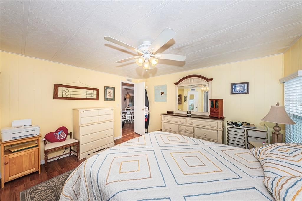 На продажу: $139,900 (2 спален, 2 ванн, 936 Квадратных фут)