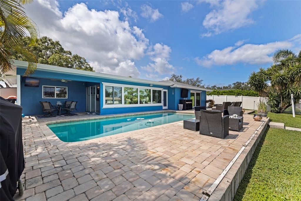 En Venta: $1,350,000 (4 camas, 2 baños, 2369 Pies cuadrados)
