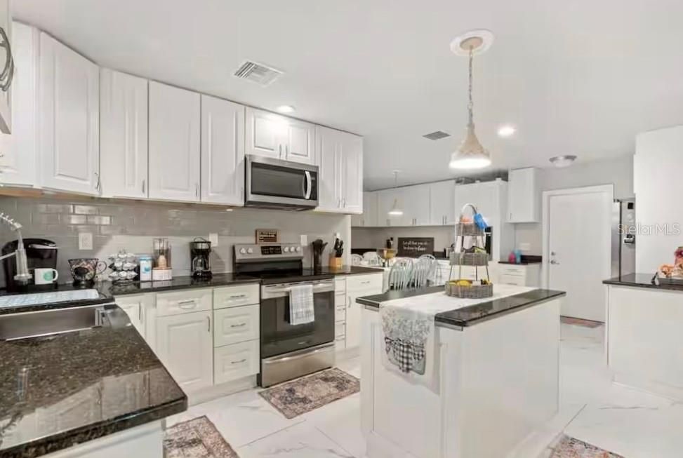 For Rent: $4,000 (3 beds, 2 baths, 2193 Square Feet)