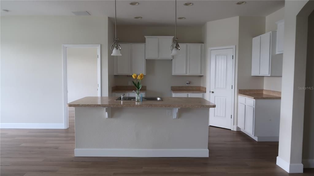 For Sale: $289,000 (3 beds, 2 baths, 1567 Square Feet)