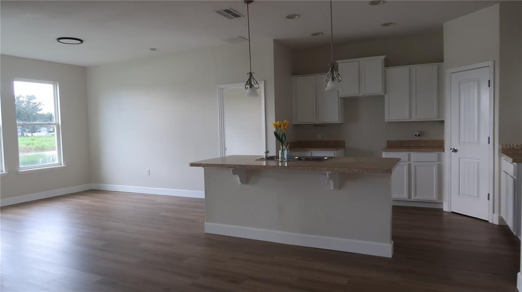 For Sale: $289,000 (3 beds, 2 baths, 1567 Square Feet)