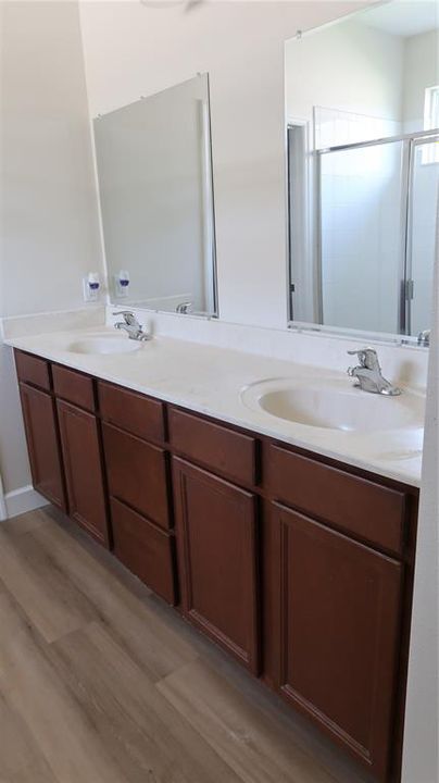 For Sale: $289,000 (3 beds, 2 baths, 1567 Square Feet)