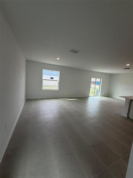 For Rent: $2,000 (4 beds, 3 baths, 2400 Square Feet)