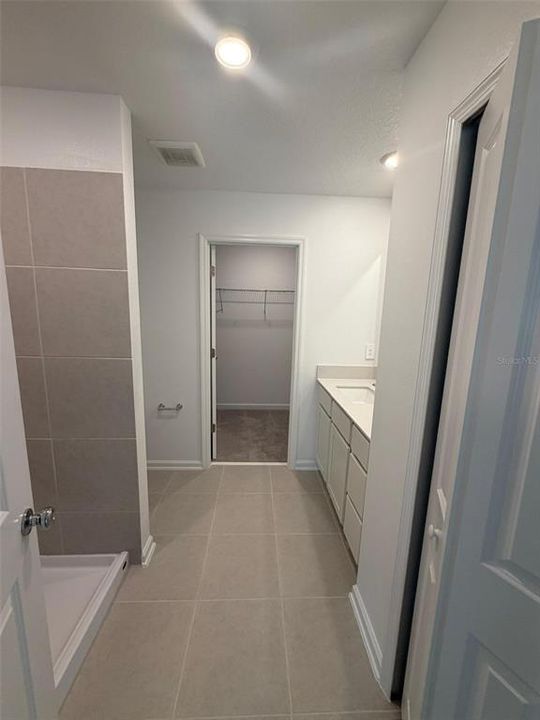 For Rent: $2,000 (4 beds, 3 baths, 2400 Square Feet)