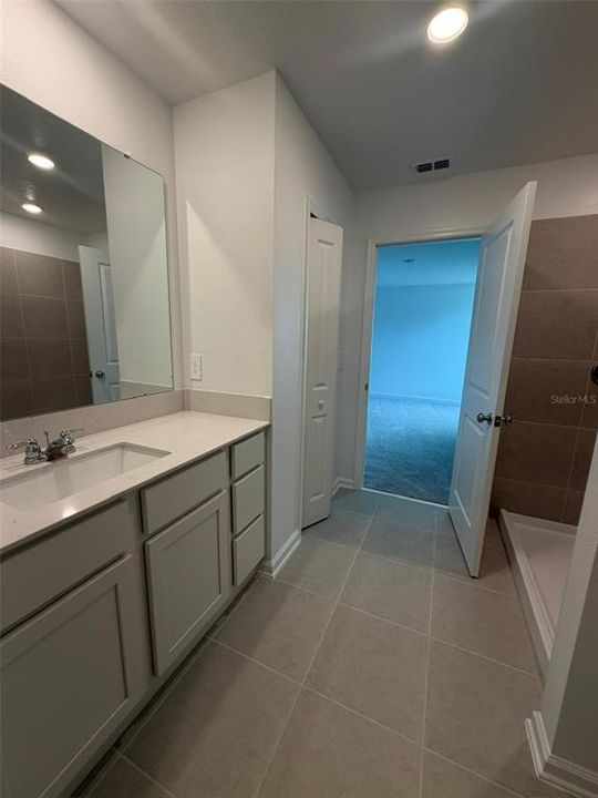 For Rent: $2,000 (4 beds, 3 baths, 2400 Square Feet)