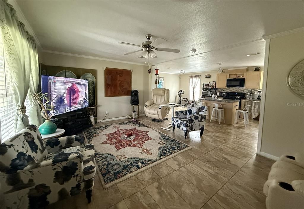 For Sale: $310,000 (3 beds, 2 baths, 1248 Square Feet)