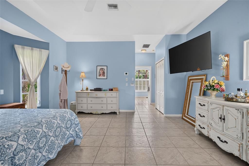 For Sale: $915,000 (3 beds, 3 baths, 2864 Square Feet)