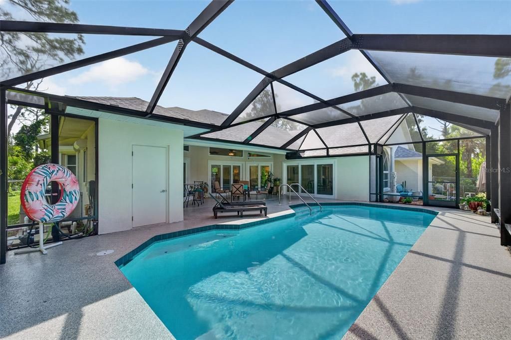 For Sale: $915,000 (3 beds, 3 baths, 2864 Square Feet)
