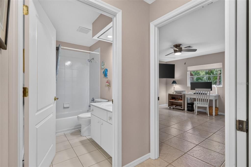 For Sale: $915,000 (3 beds, 3 baths, 2864 Square Feet)