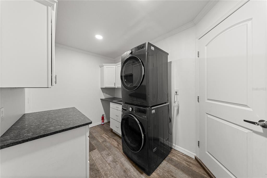 For Sale: $335,000 (3 beds, 2 baths, 1801 Square Feet)