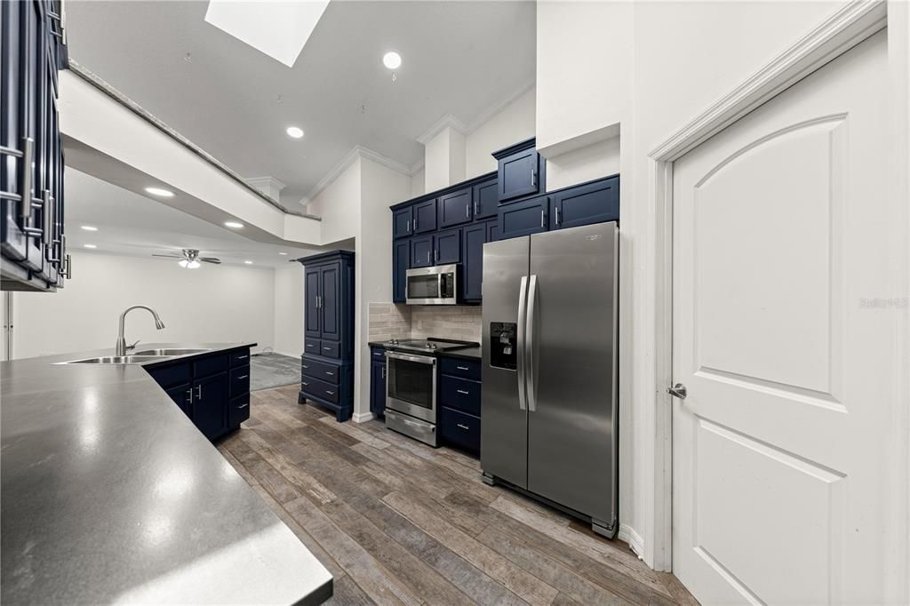 For Sale: $335,000 (3 beds, 2 baths, 1801 Square Feet)