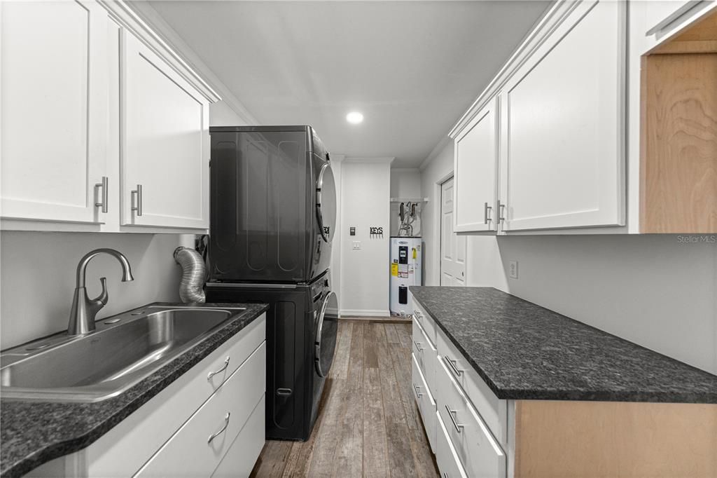 For Sale: $335,000 (3 beds, 2 baths, 1801 Square Feet)