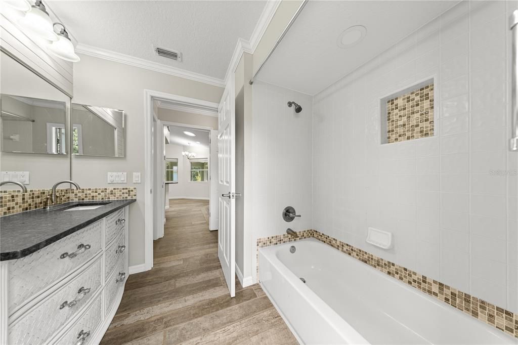 For Sale: $335,000 (3 beds, 2 baths, 1801 Square Feet)