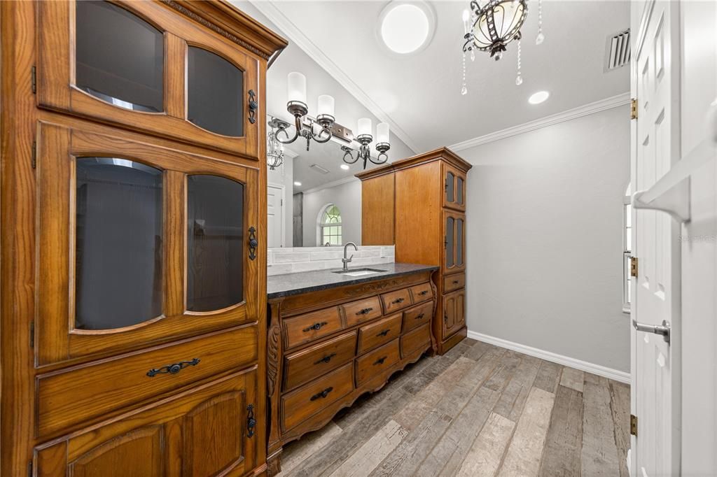 For Sale: $335,000 (3 beds, 2 baths, 1801 Square Feet)