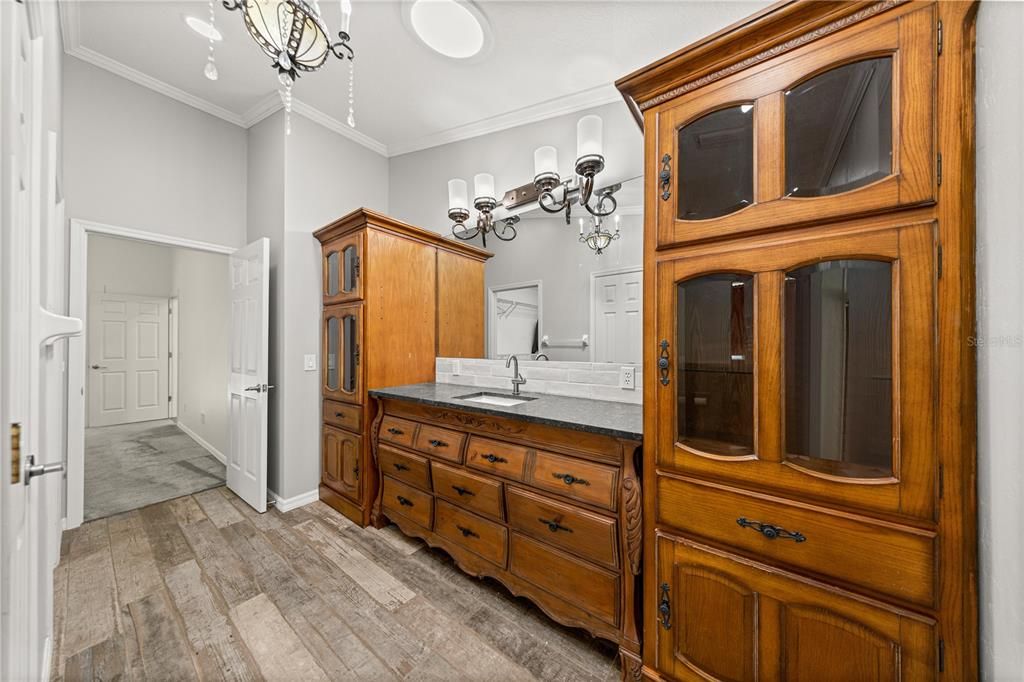 For Sale: $335,000 (3 beds, 2 baths, 1801 Square Feet)