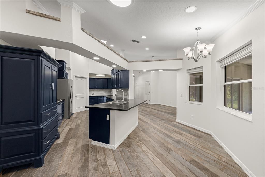 For Sale: $335,000 (3 beds, 2 baths, 1801 Square Feet)