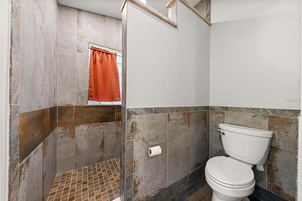 For Sale: $335,000 (3 beds, 2 baths, 1801 Square Feet)