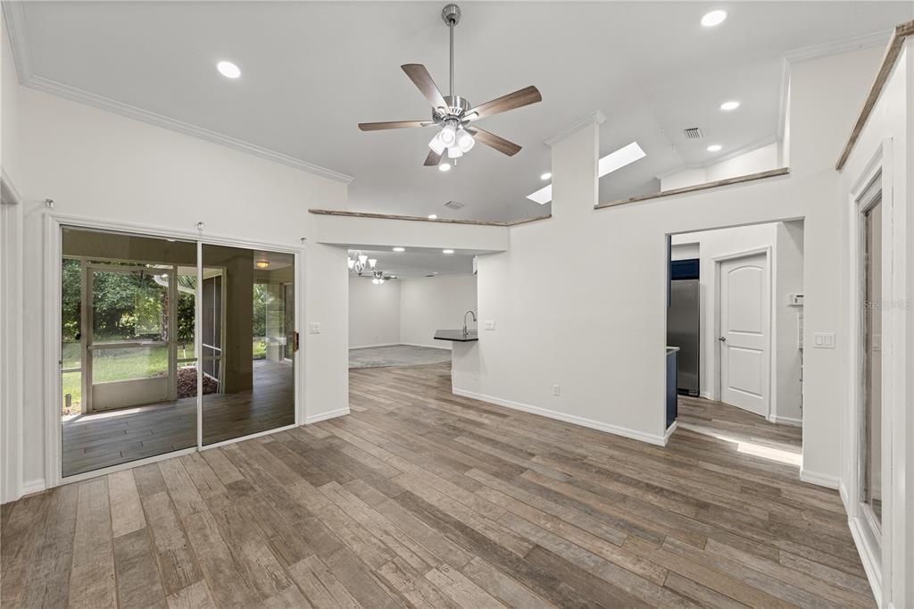 For Sale: $335,000 (3 beds, 2 baths, 1801 Square Feet)