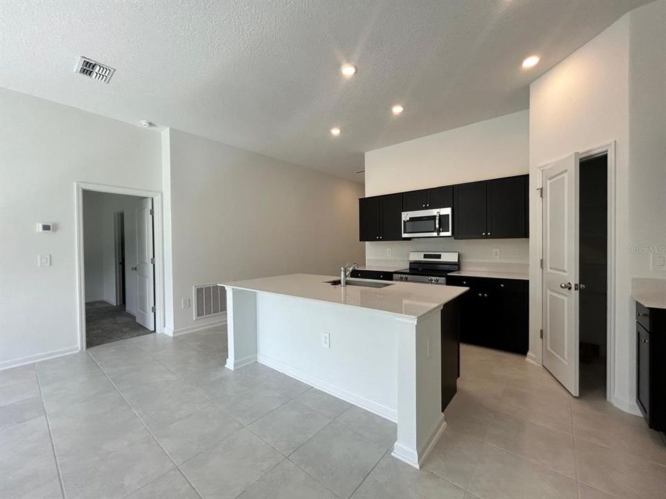 For Rent: $2,200 (3 beds, 2 baths, 1605 Square Feet)