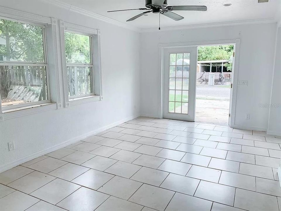 For Rent: $1,395 (2 beds, 1 baths, 592 Square Feet)